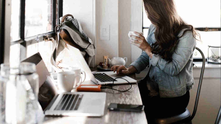 jaki zasilacz do laptopa