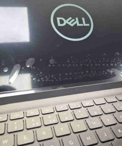 naprawa zawiasów i obudowy w laptopie