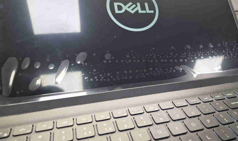 naprawa zawiasów i obudowy w laptopie